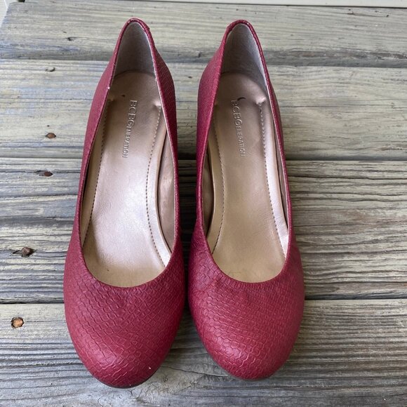 BCBGeneration Red Embossed Manmade Leather Wedges Women Size 9B 39 GUC - Picture 5 of 12